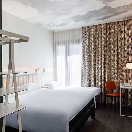 Отель Ibis Lyon Est Мезье Экстерьер фото