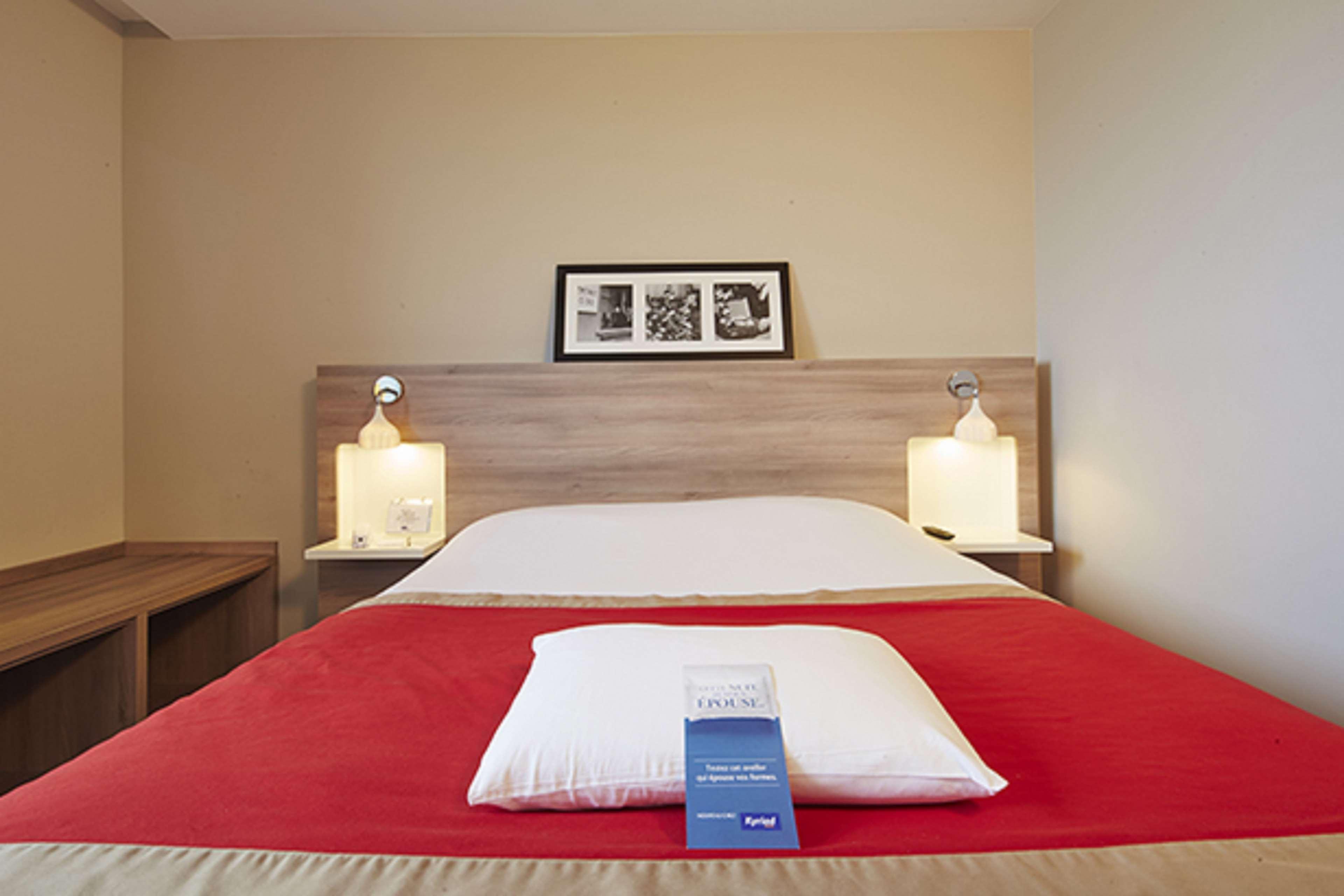 Отель Ibis Lyon Est Мезье Экстерьер фото