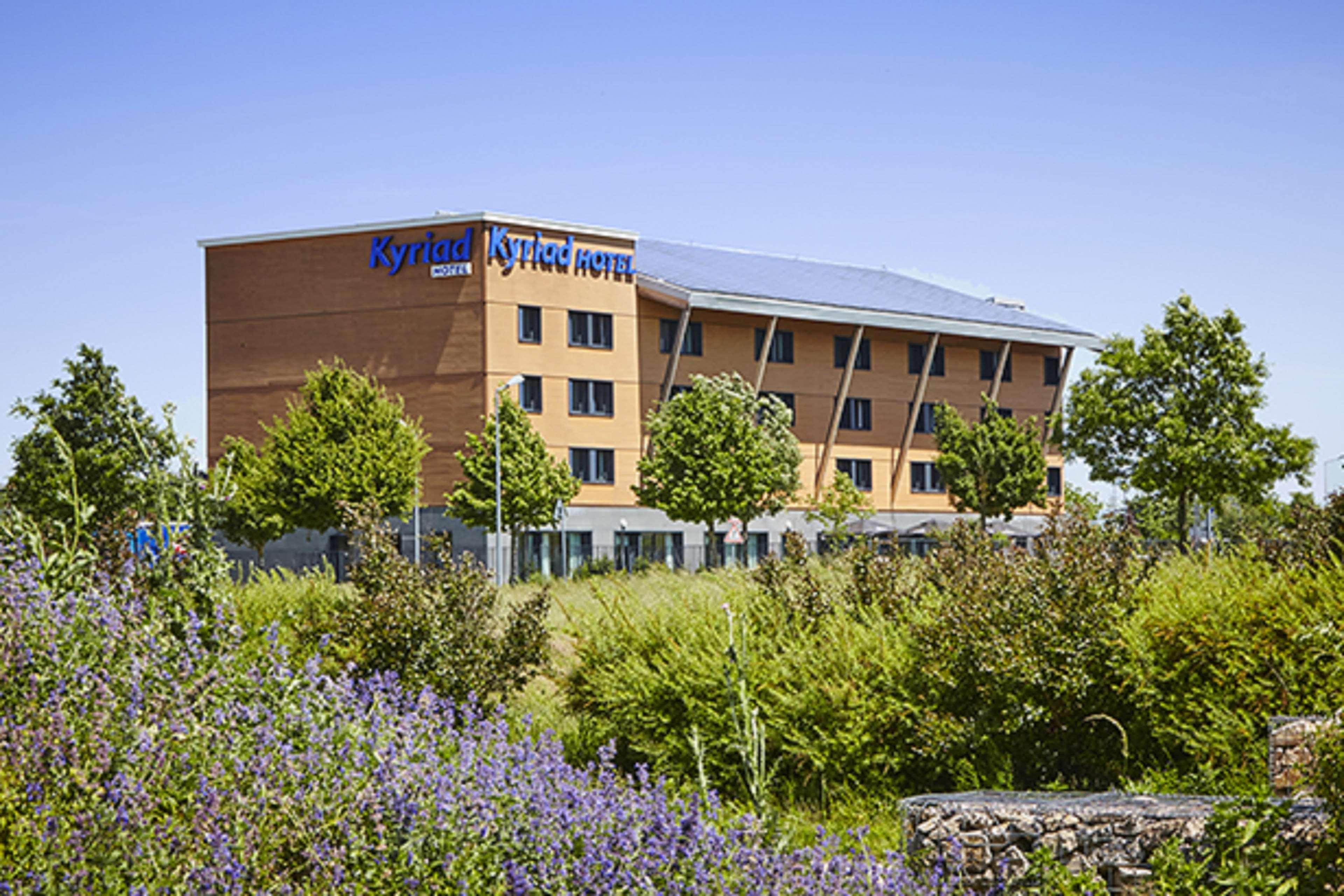 Отель Ibis Lyon Est Мезье Экстерьер фото