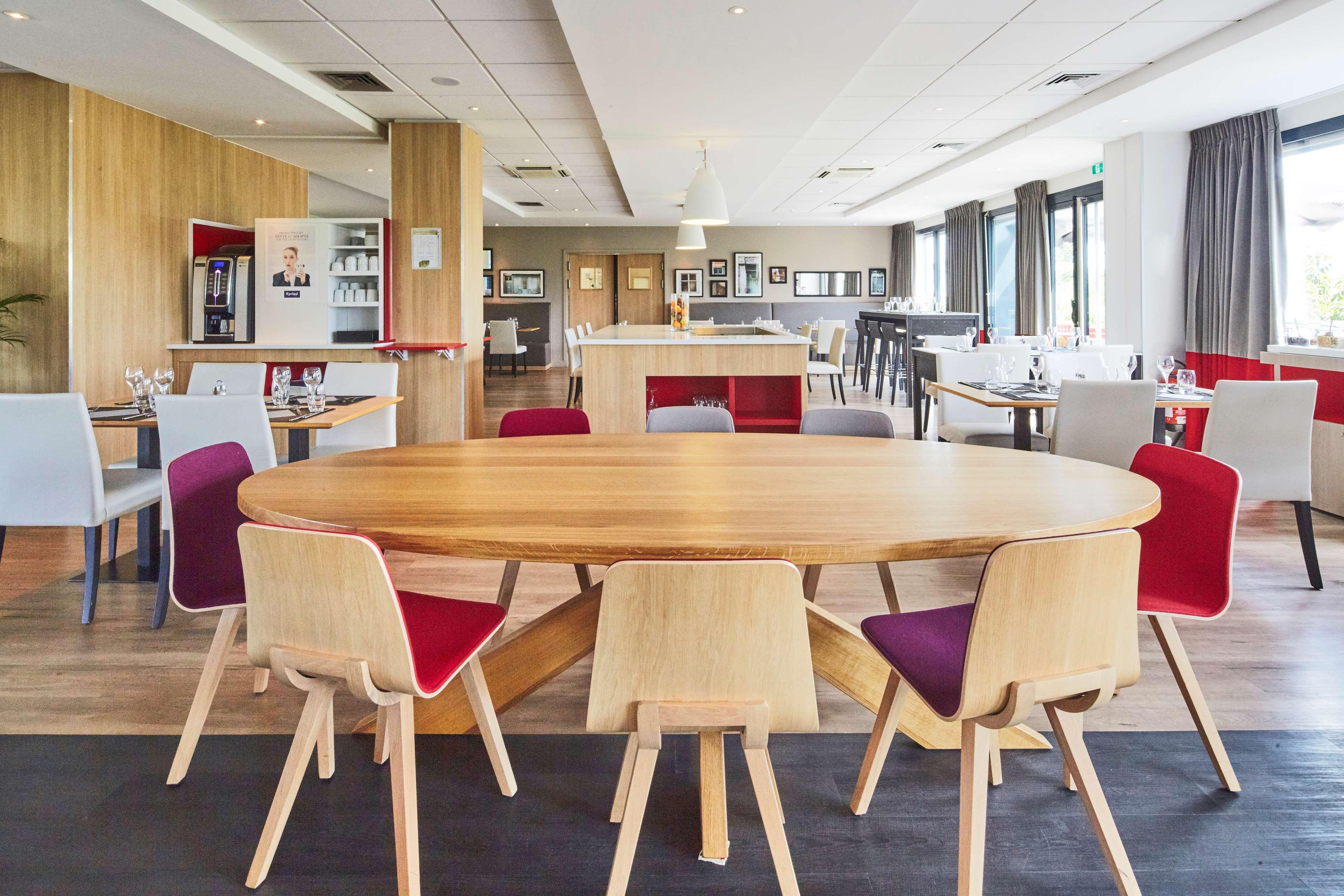 Отель Ibis Lyon Est Мезье Экстерьер фото