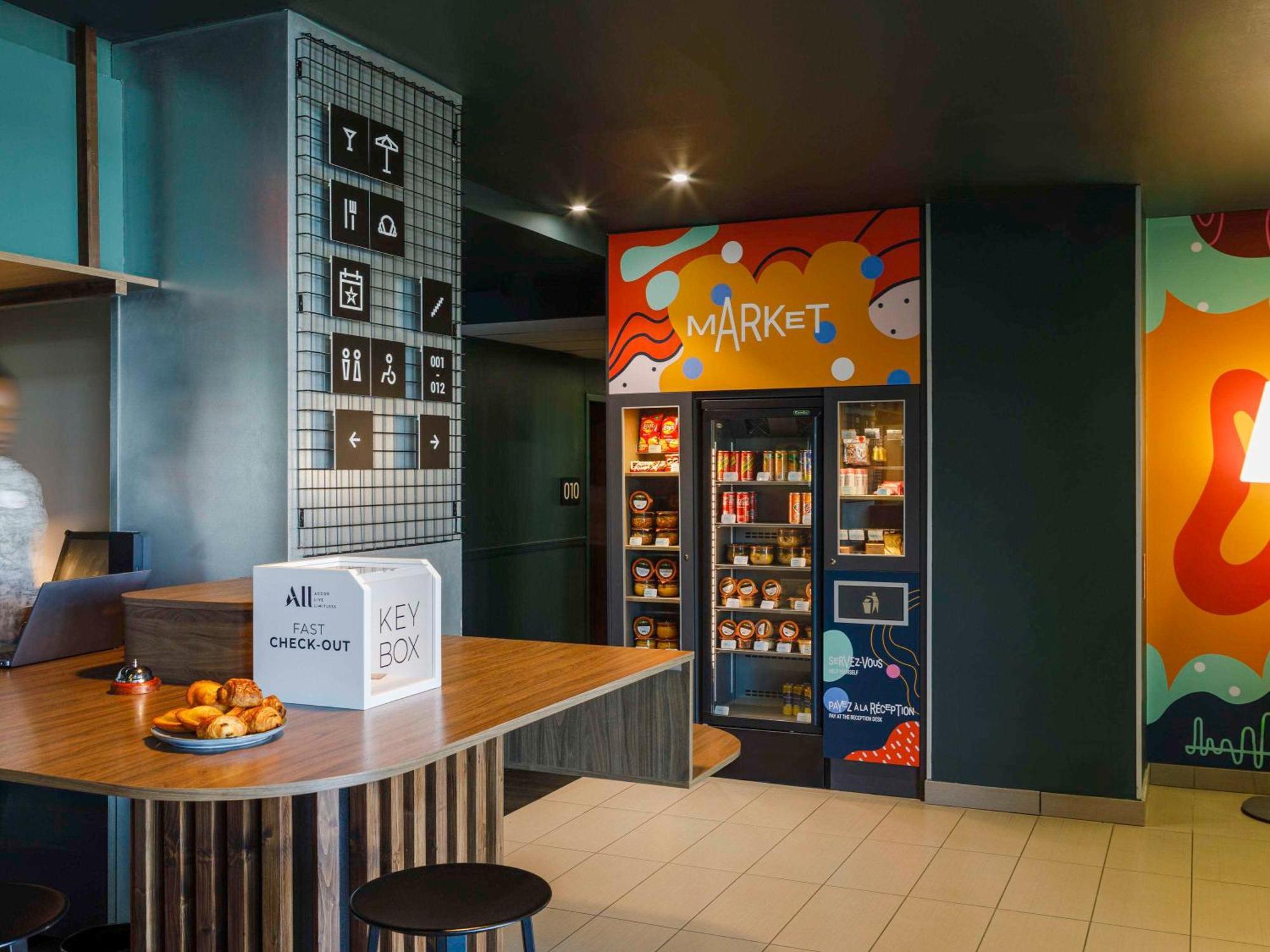 Отель Ibis Lyon Est Мезье Экстерьер фото